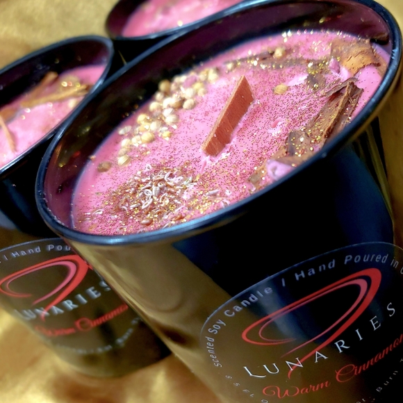 Warm Cinnamon Scented Soy Candle with Wooden Wick - Picture 7 of 10